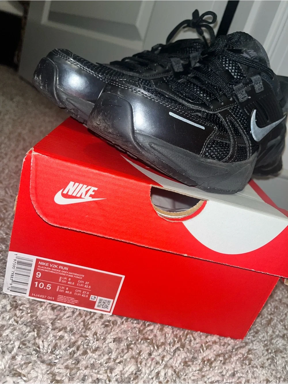 Nike V2k RUN Black Women’s Athletic Running Sneakers - Picture 2 of 5